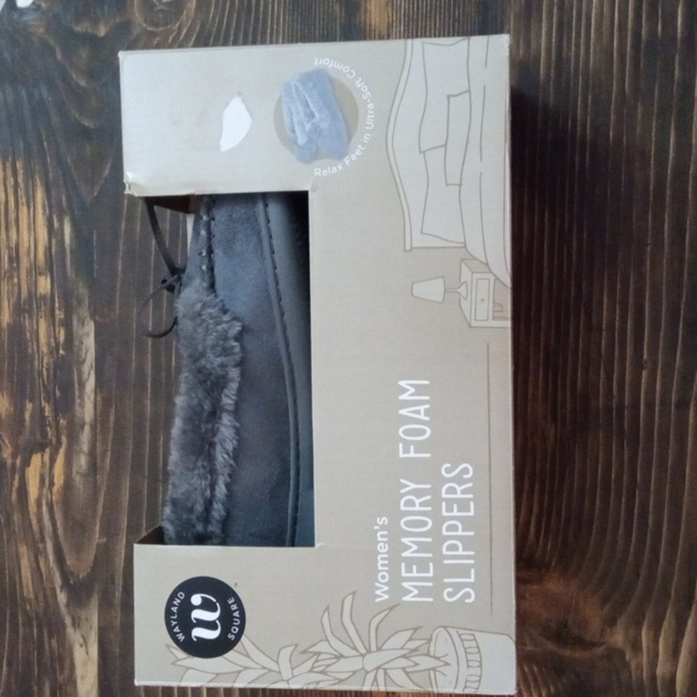 NWT memory Foam moccasin slippers